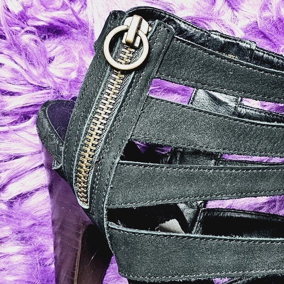 Le Chateau Black Strappy Sandals Size 9 - Picture 3 of 11